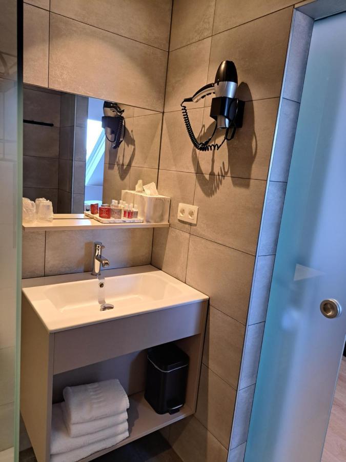 La Ferme Du Helivy Bed & Breakfast ชัลเลย์ ห้อง รูปภาพ